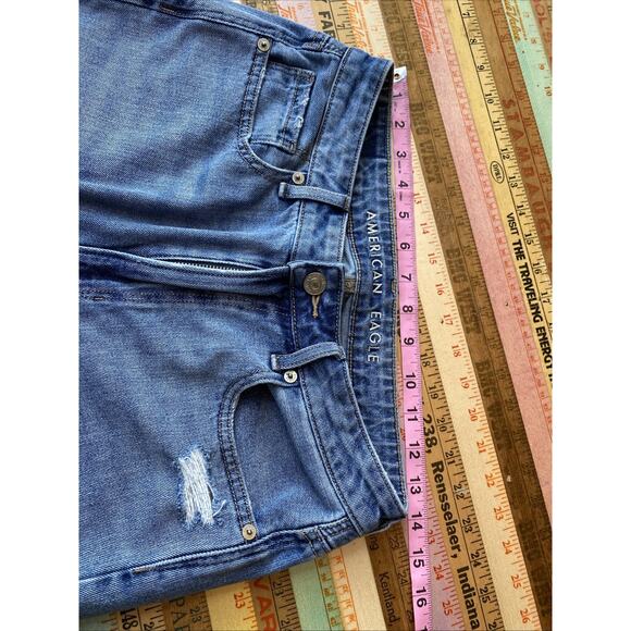 American Eagle Mom Jean Size 4 Reg Ripped Distressed High Rise Blue Boho Classic - Picture 9 of 12